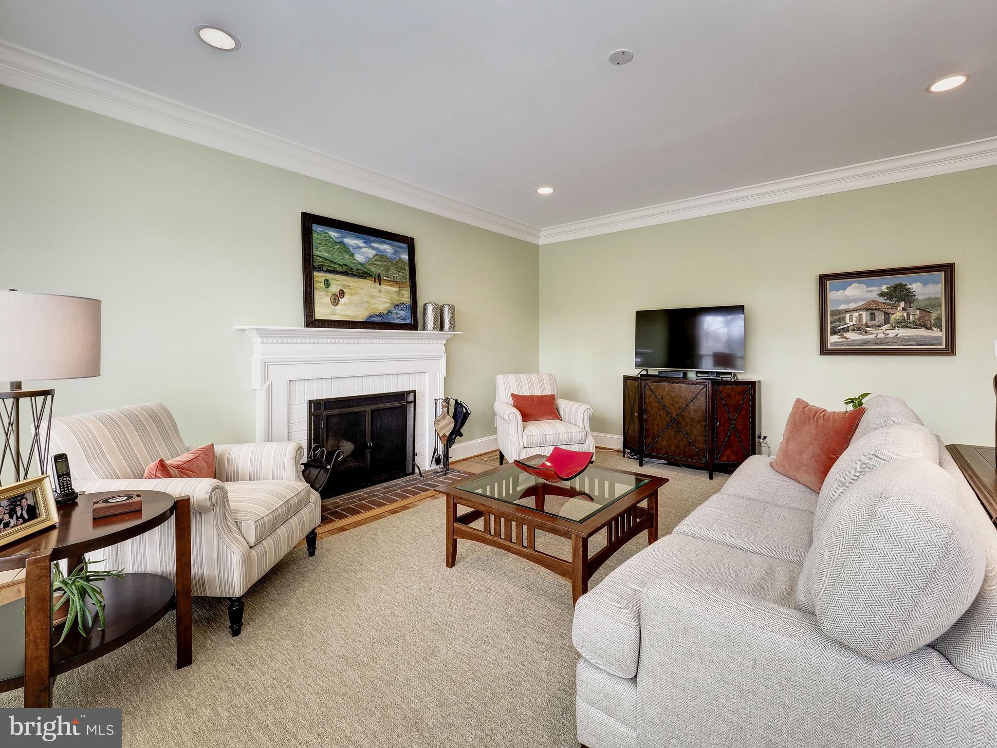 CARDEROCK SPRINGS - Residential