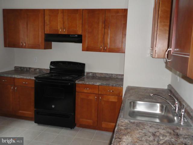 PINEWOOD HILL - Residential Lease