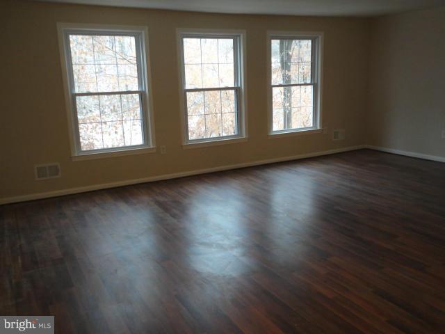 PINEWOOD HILL - Residential Lease