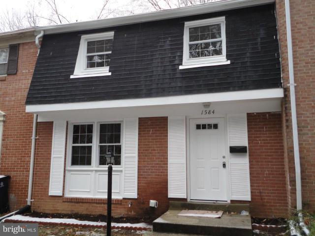 PINEWOOD HILL - Residential Lease