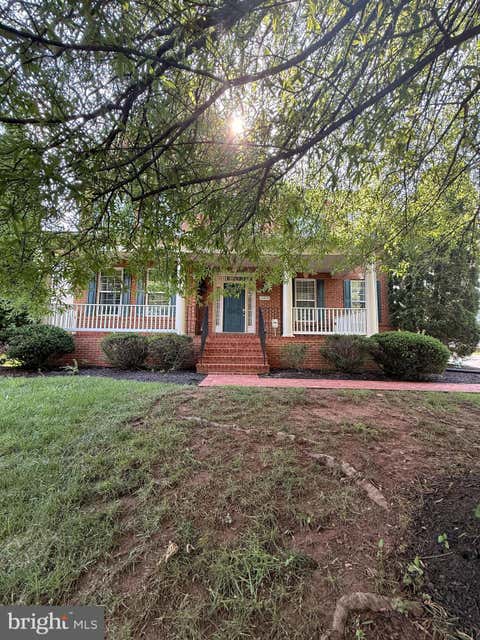 Homes For Sale - 22835 Angelique Drive<br/> Loudoun County, BRAMBLETON, VA 20148