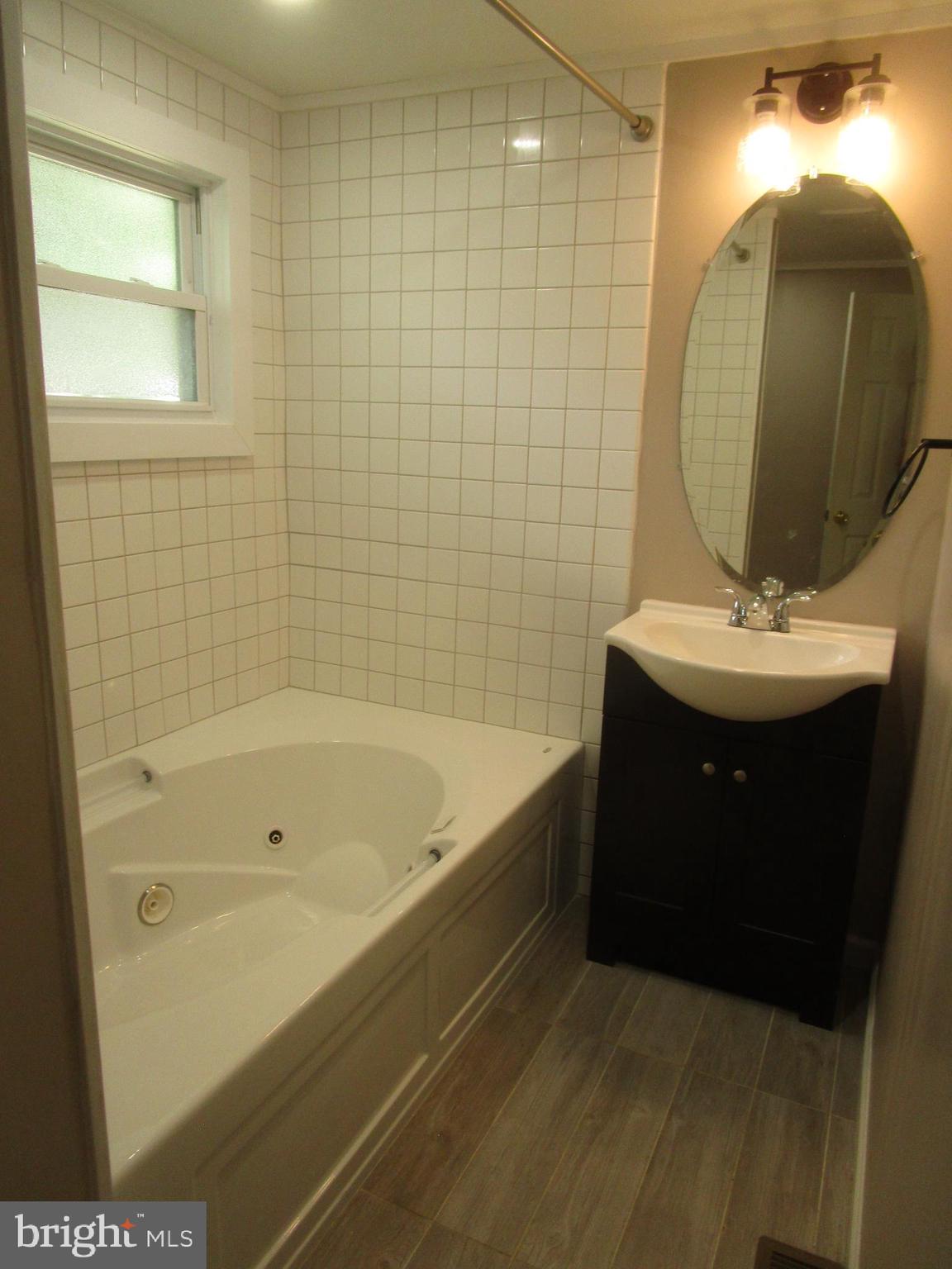 HOLLYWOOD SHORES - Residential Lease