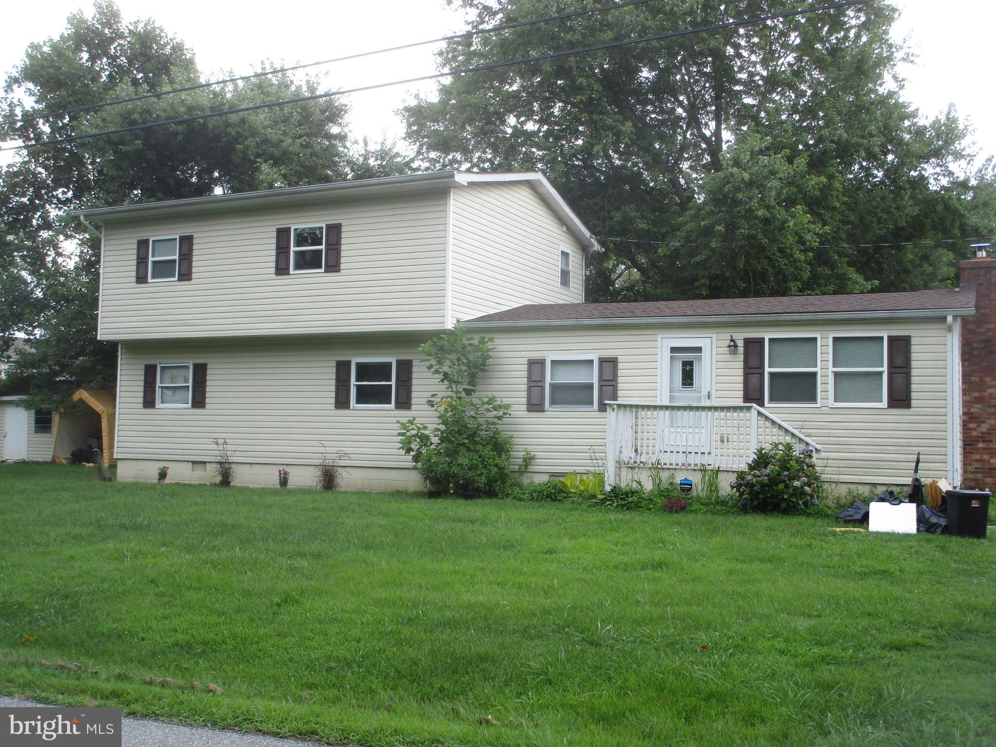 HOLLYWOOD SHORES - Residential Lease