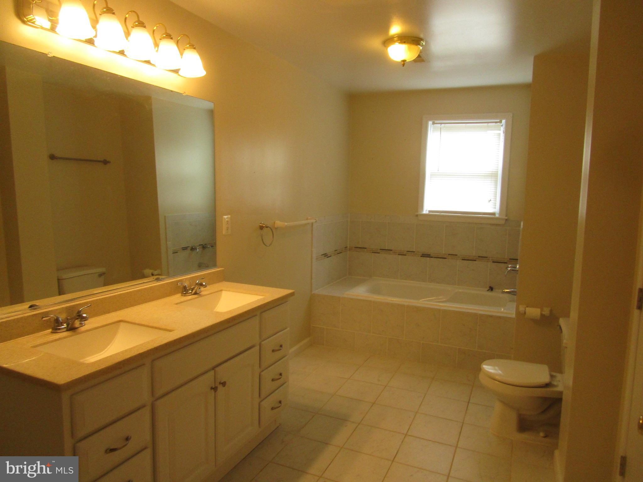 HOLLYWOOD SHORES - Residential Lease