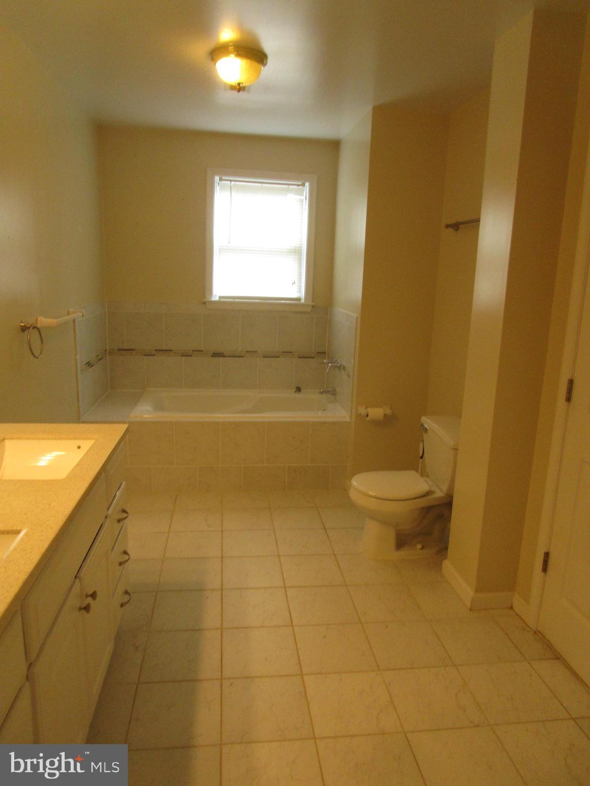 HOLLYWOOD SHORES - Residential Lease