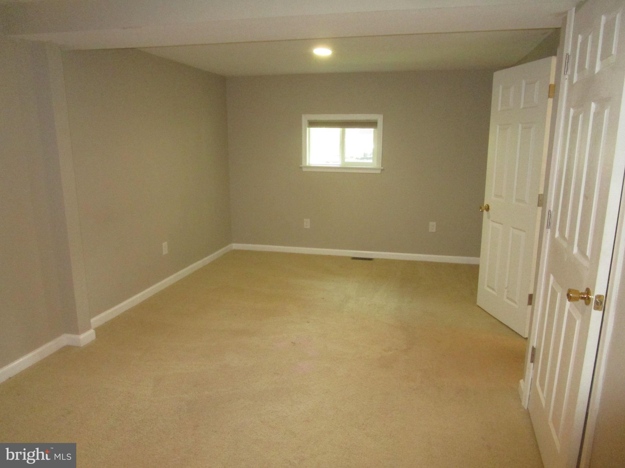 HOLLYWOOD SHORES - Residential Lease