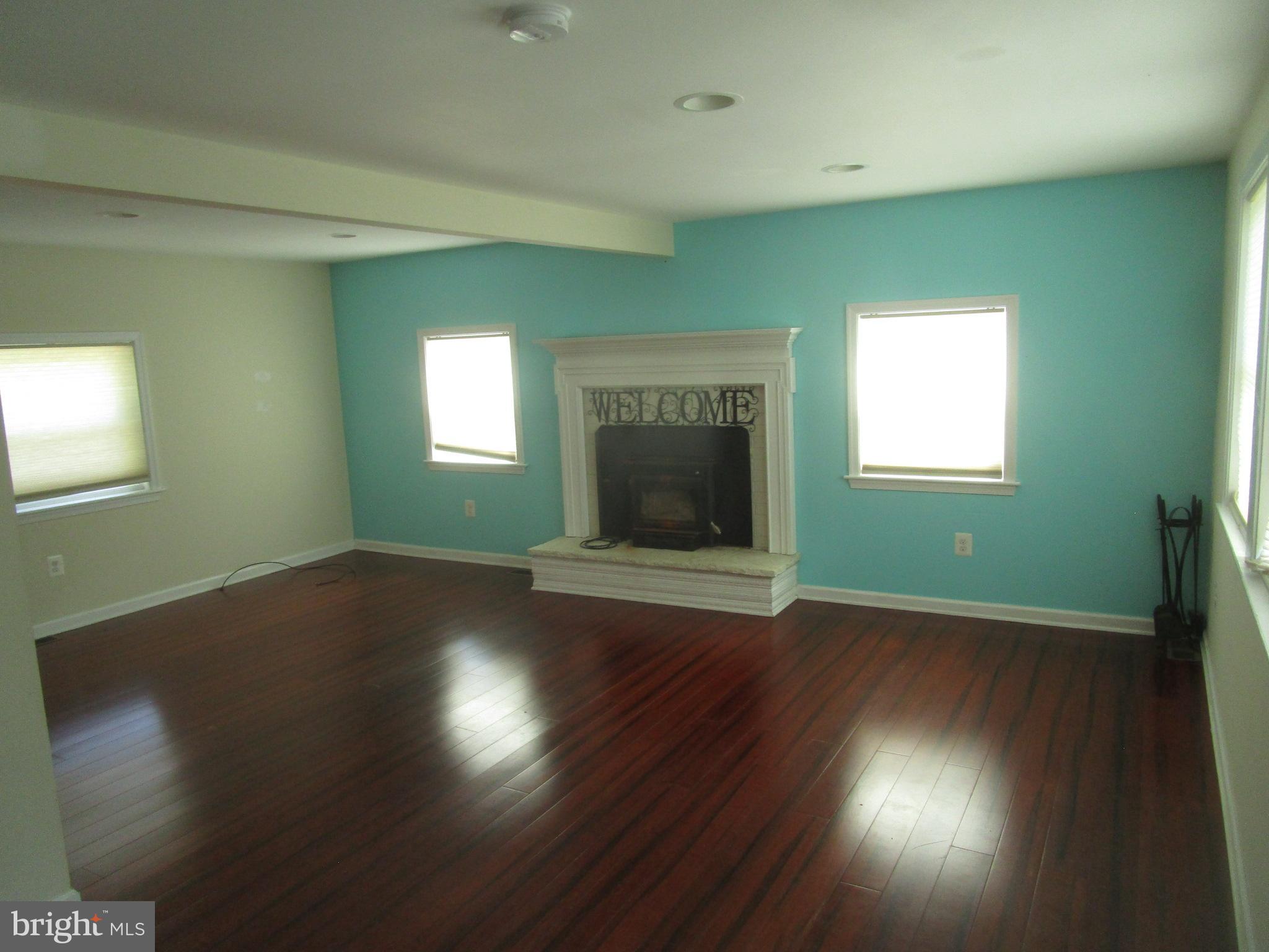 HOLLYWOOD SHORES - Residential Lease