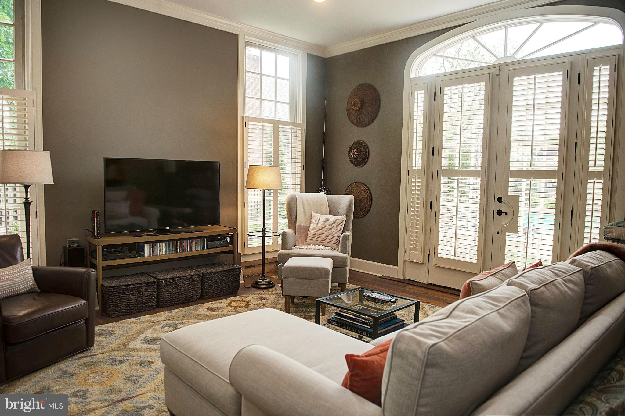 LEESBURG - Residential