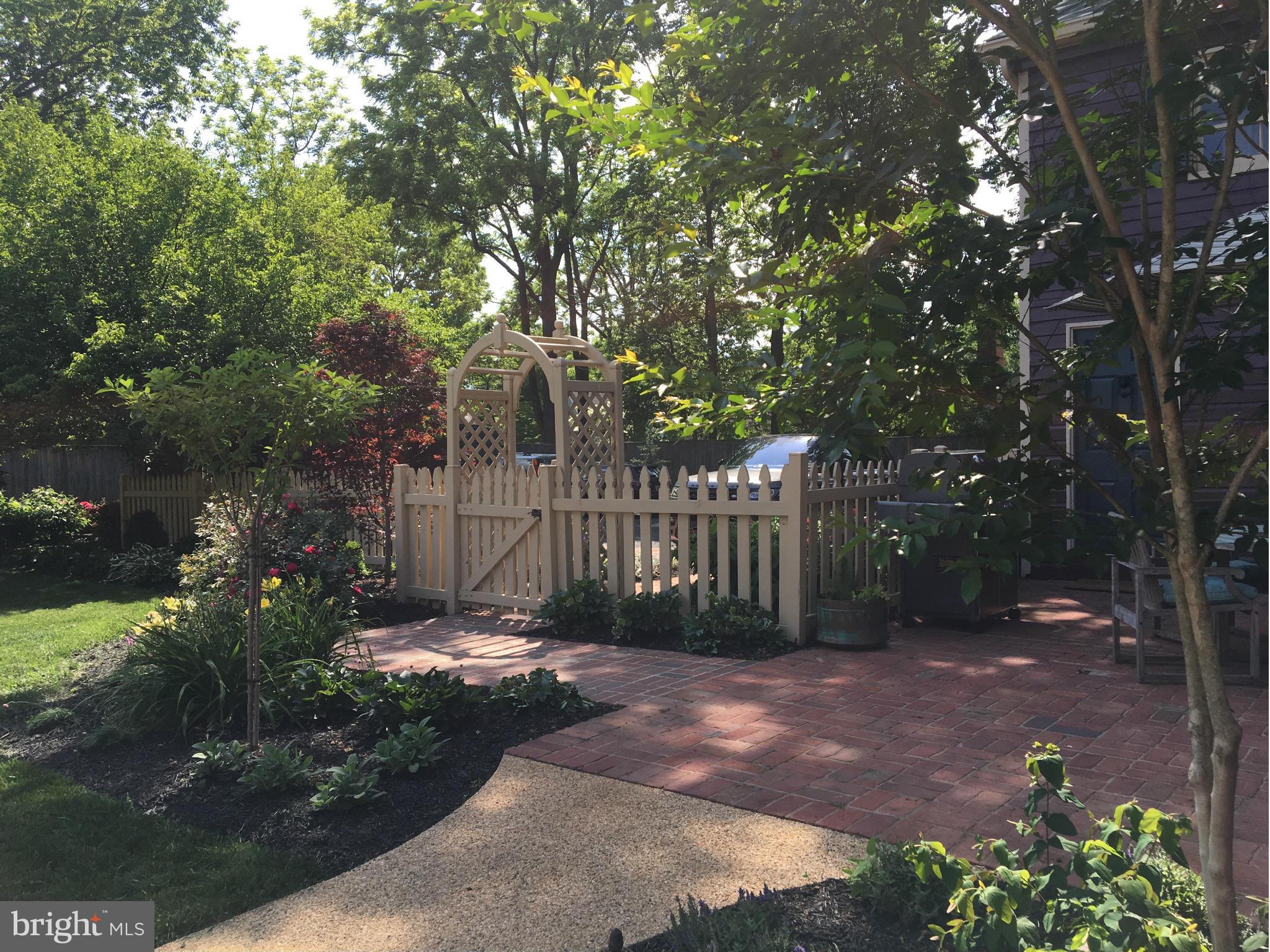 LEESBURG - Residential