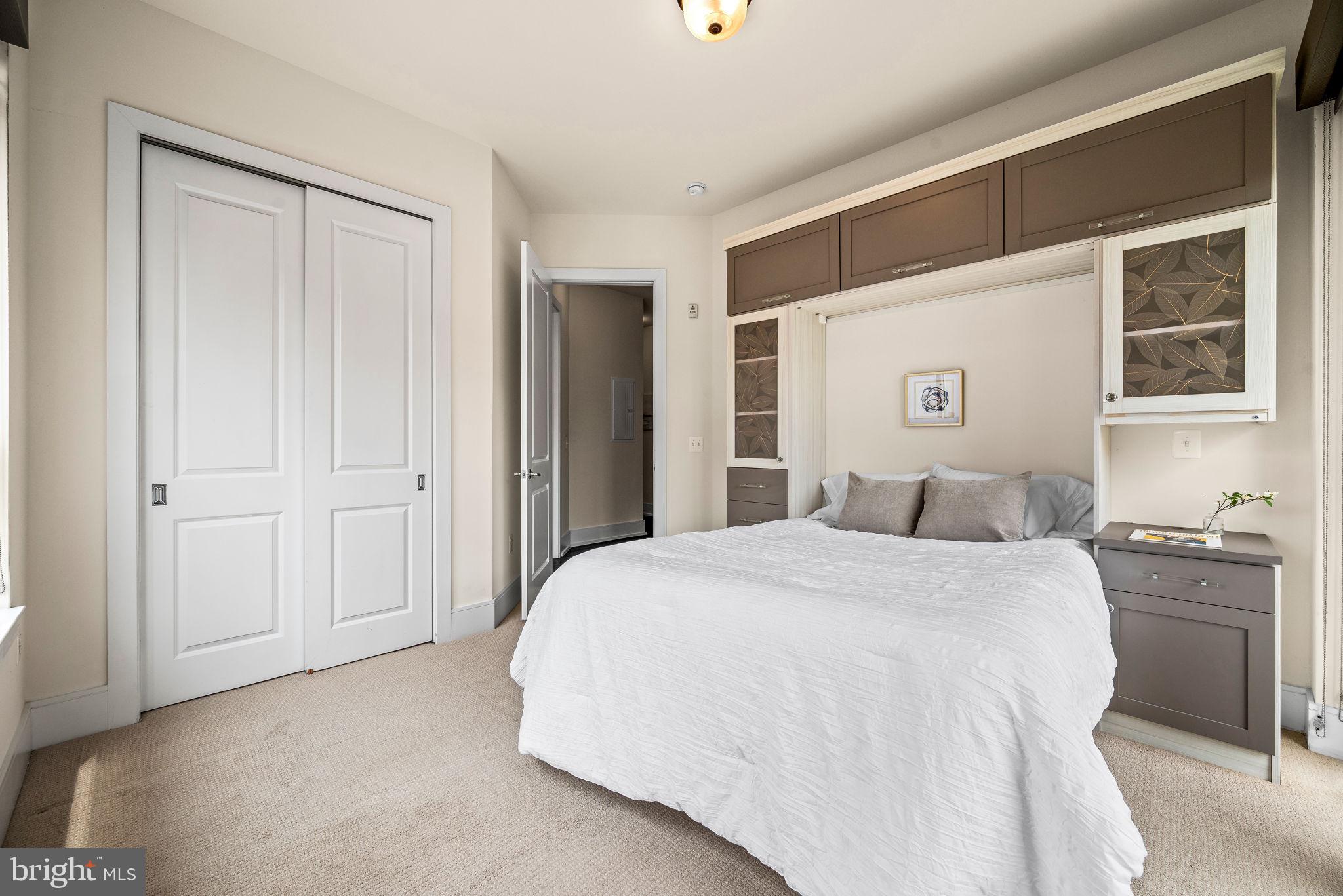 SOCIETY HILL - Residential