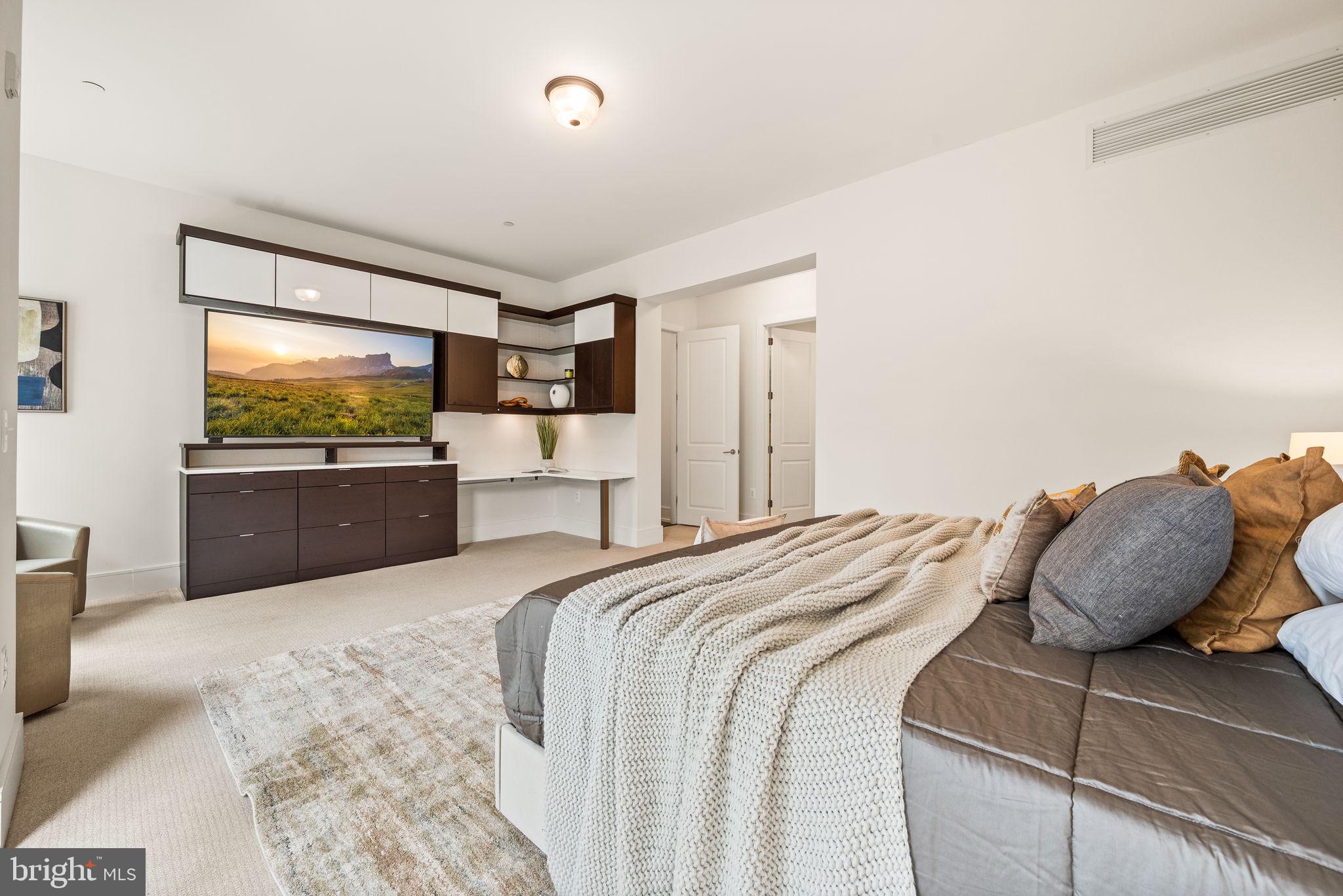 SOCIETY HILL - Residential