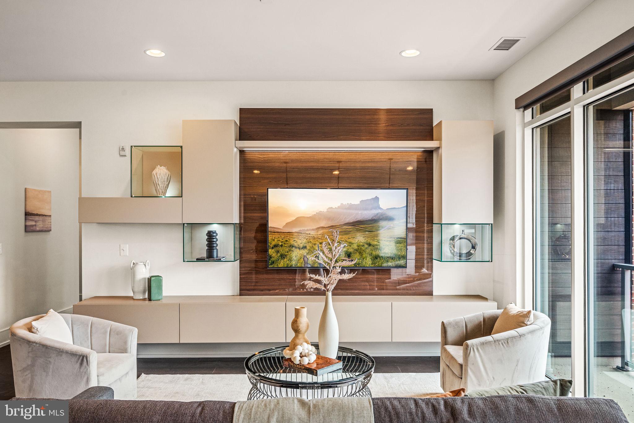 SOCIETY HILL - Residential