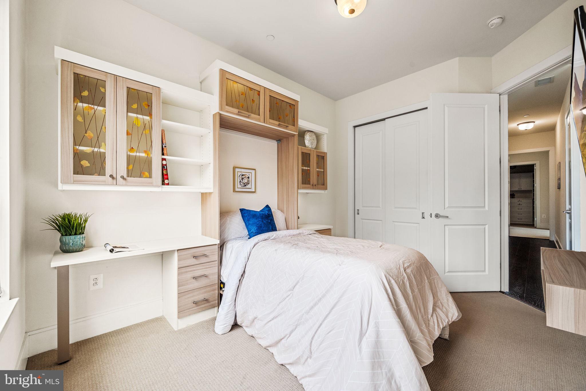 SOCIETY HILL - Residential