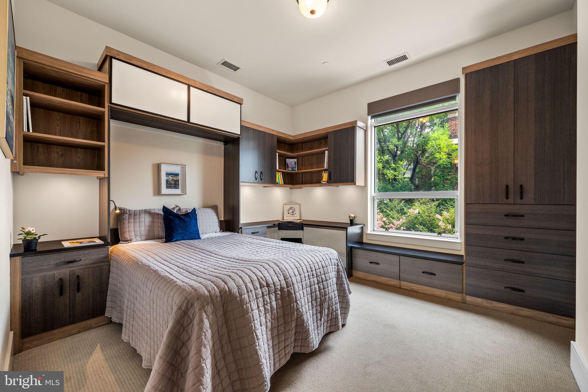SOCIETY HILL - Residential