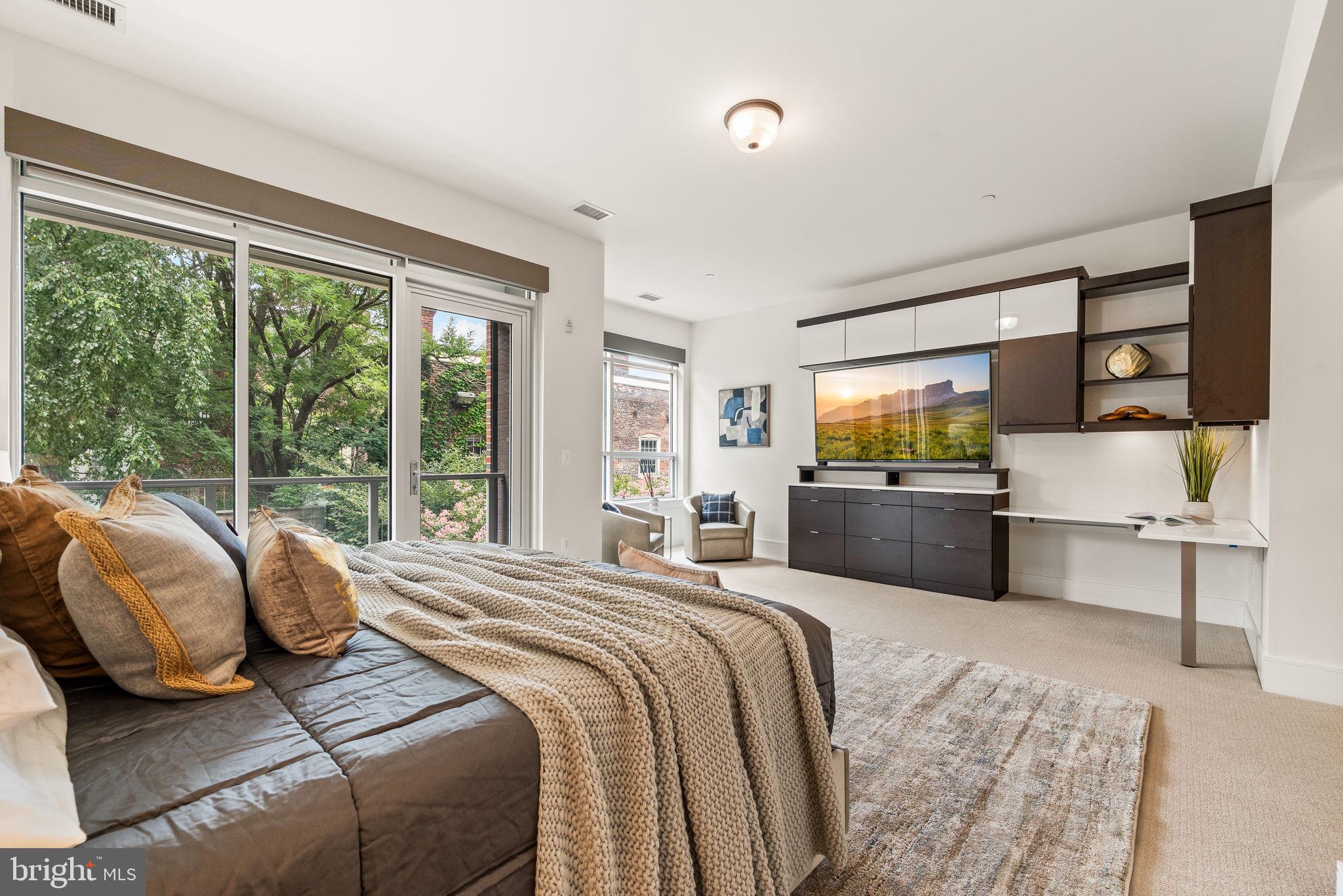 SOCIETY HILL - Residential