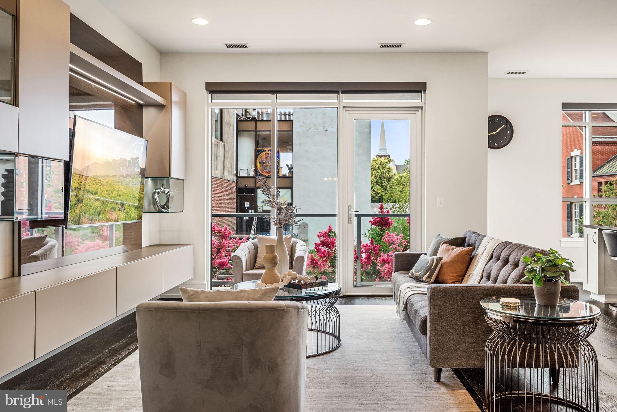 SOCIETY HILL - Residential