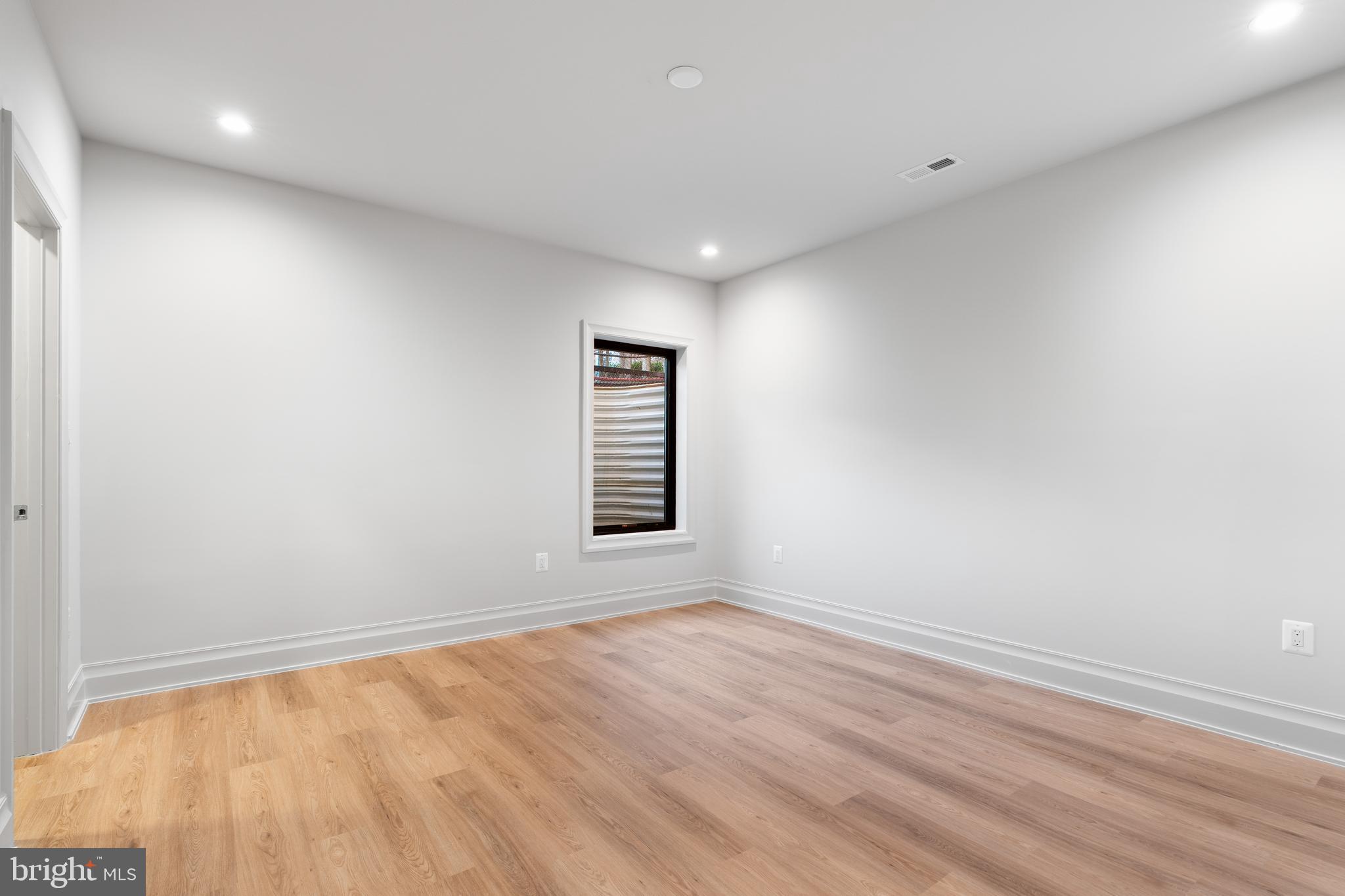 BERKSHIRE OAKWOOD - Residential