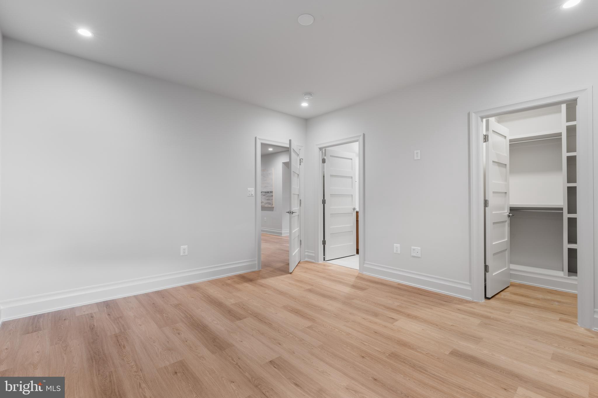 BERKSHIRE OAKWOOD - Residential