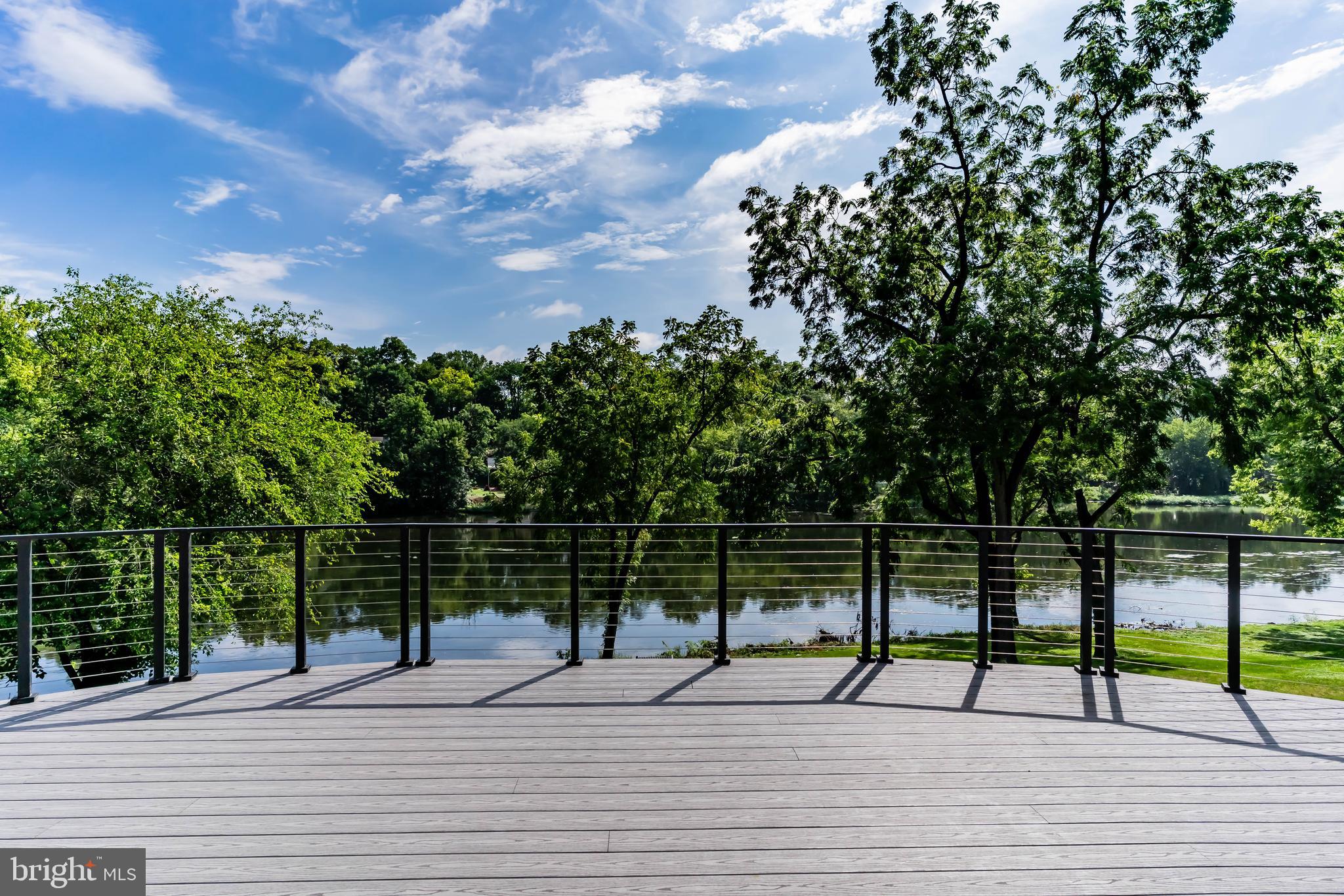 6 CREEKSIDE LANE