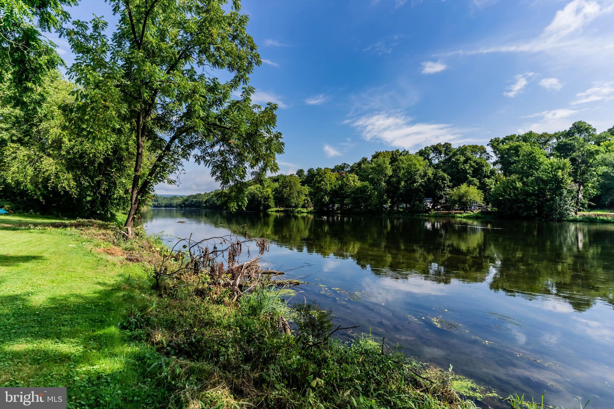 6 CREEKSIDE LANE