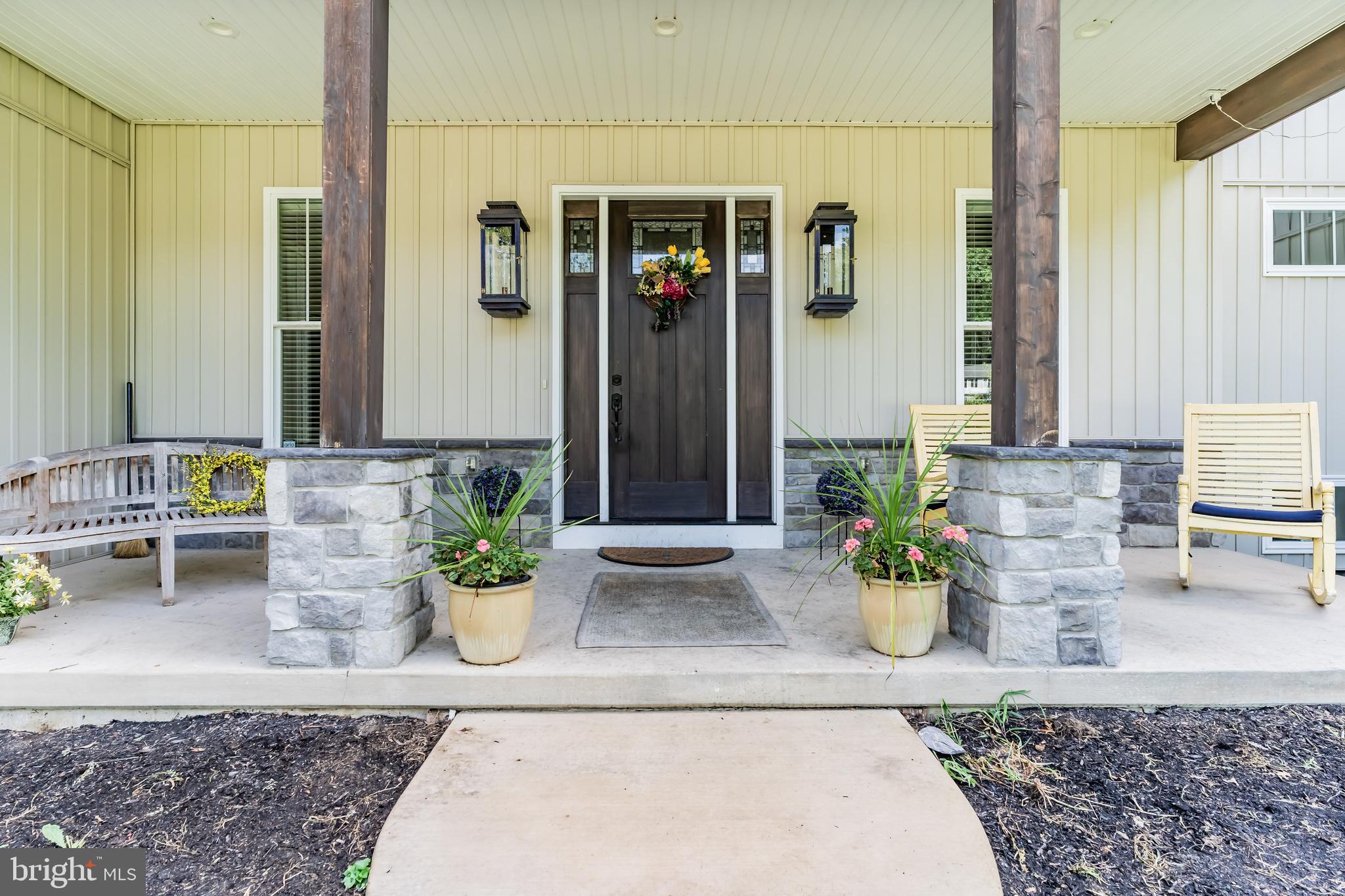 6 CREEKSIDE LANE
