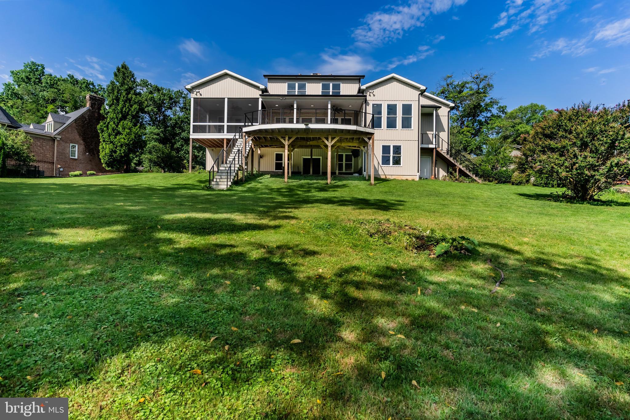 6 CREEKSIDE LANE