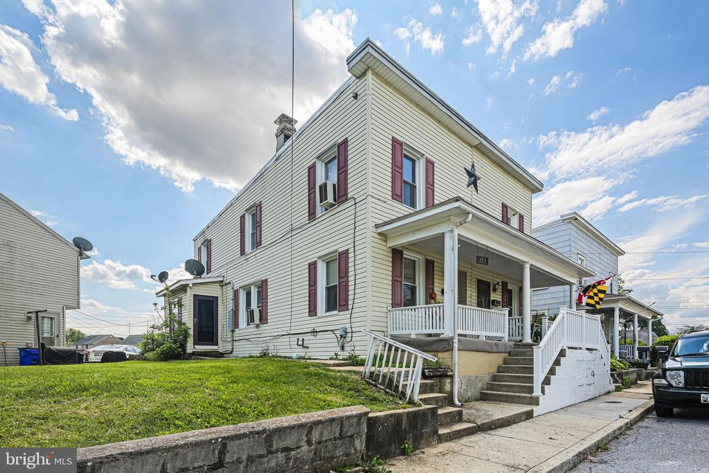 Photo of 253 E Howard Street E, HAGERSTOWN, MD 21740 (MLS # MDWA2032418)