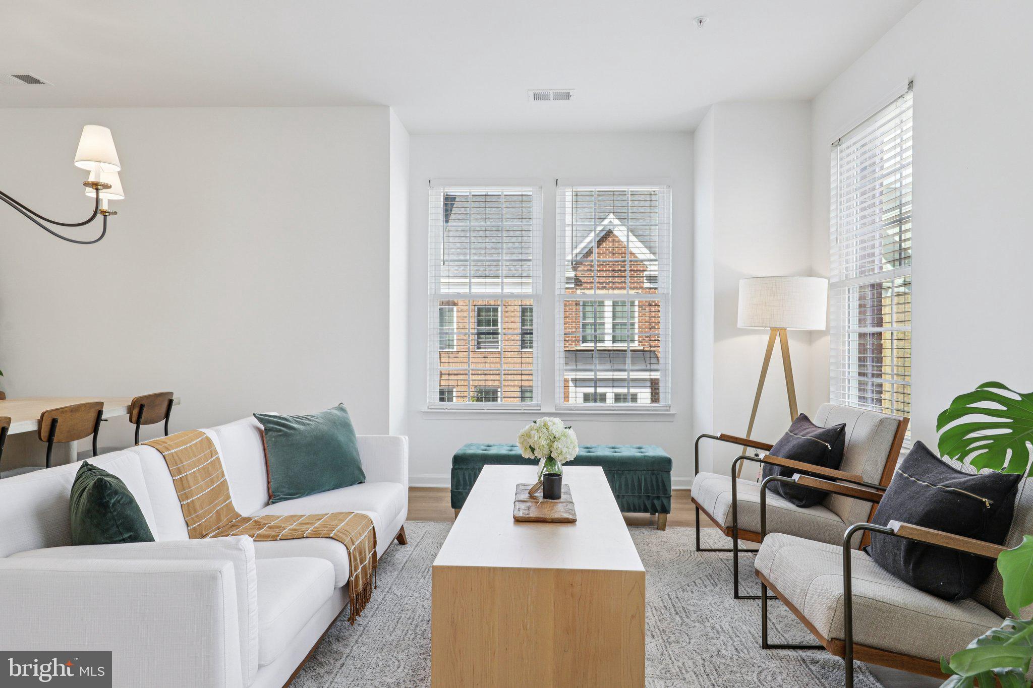 265 HIGH RAIL TERRACE SE