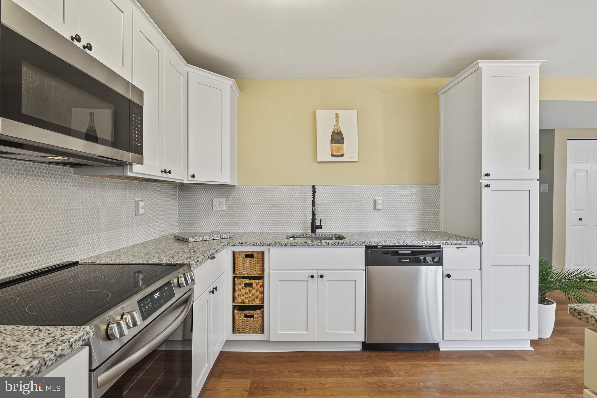 ELIZABETHS LANDING - Residential