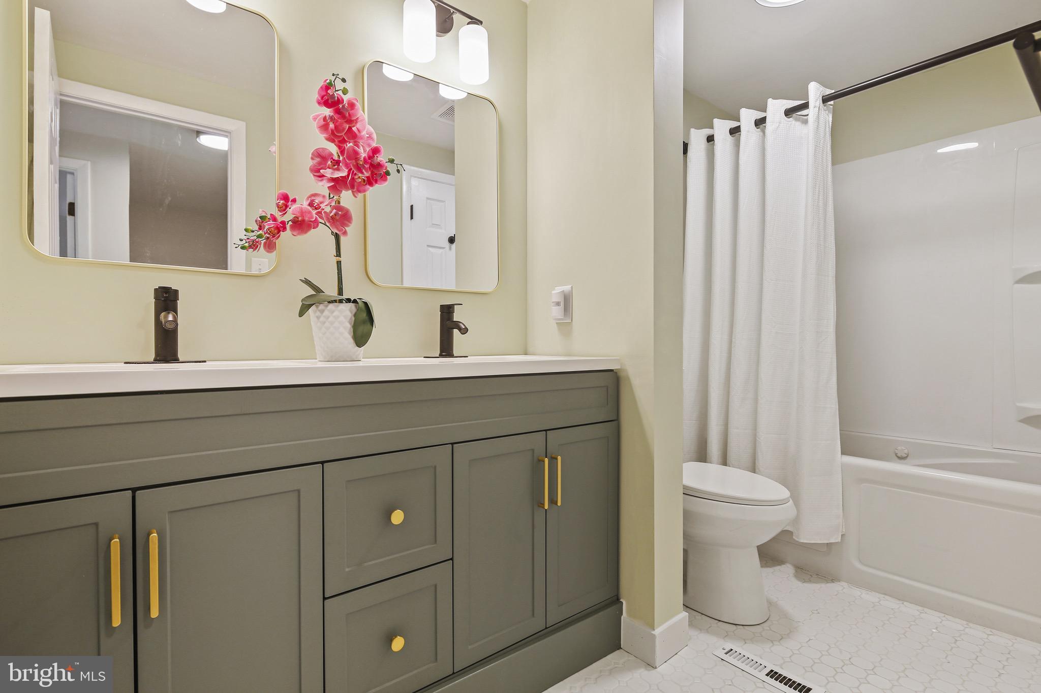 ELIZABETHS LANDING - Residential