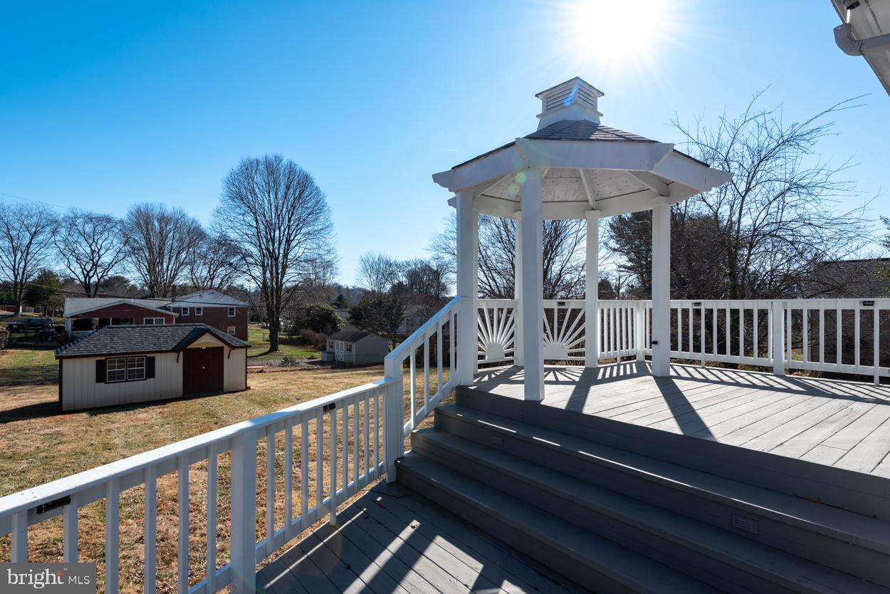 BROADVIEW ACRES - Residential