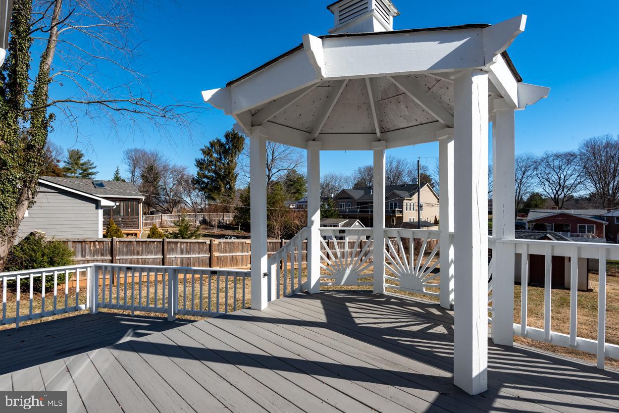 BROADVIEW ACRES - Residential