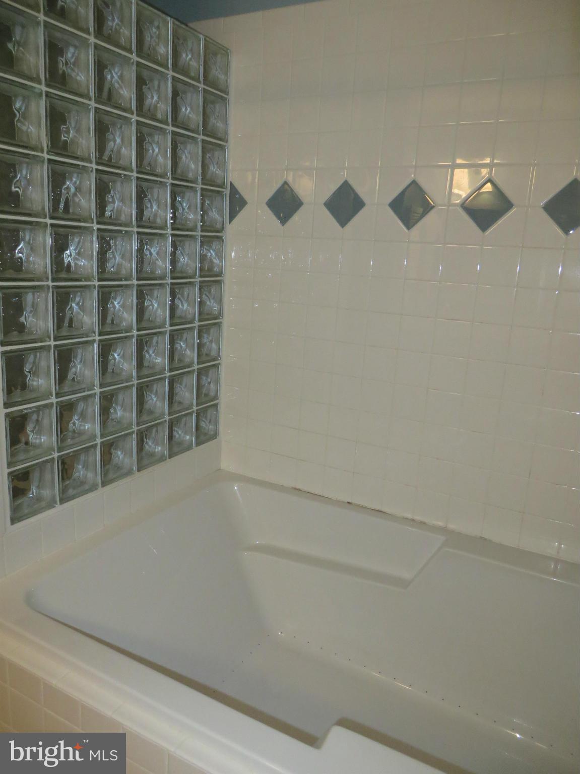 SYCAMORE HOLLOW OF WLDWD - Residential Lease