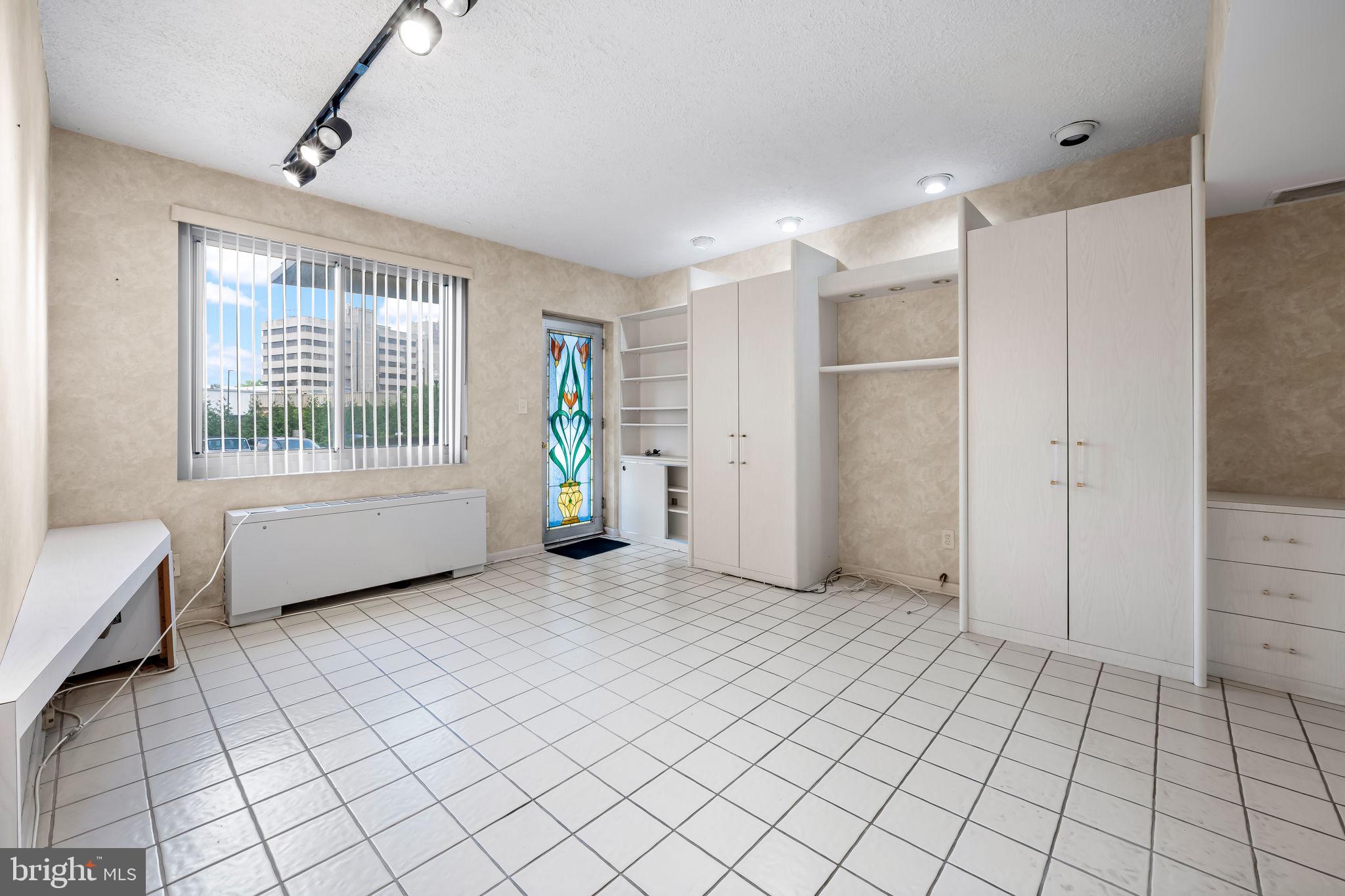 PIKESVILLE - Residential