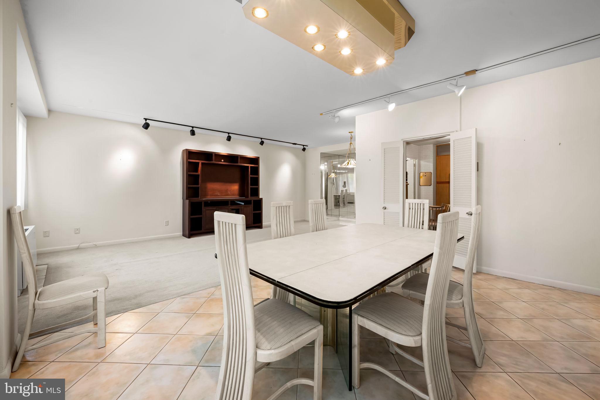PIKESVILLE - Residential
