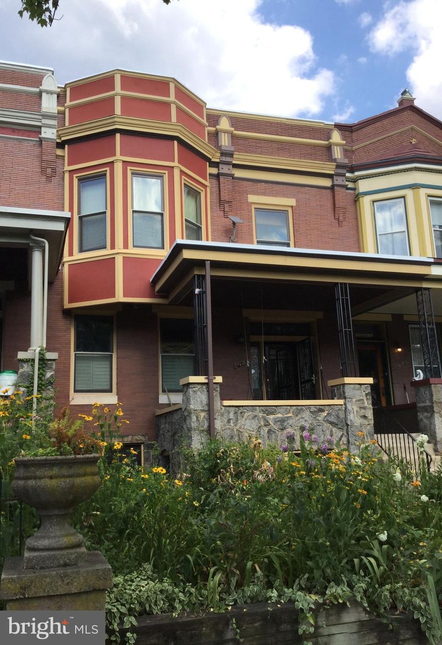 24' wide Charles Village townhouse offers ample room sizes, natural light, original details & modern updates. Hardwood floors w/inlay, bay window, columns, built-ins, skylights. MBR w/sitting room, CAC, granite/stainless kitchen, breakfast room, new main roof (2018). PLUS lower level au pair suite! Convenient to JHU Shuttle, Waverly Farmers Market, shopping & restaurants. Subject to CVCBD surtax.