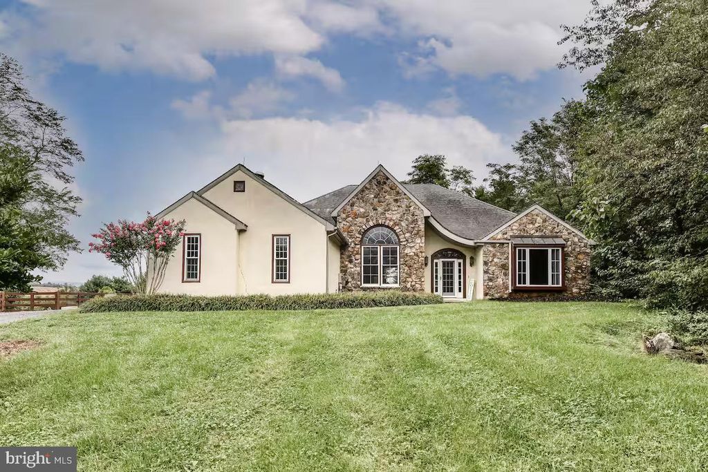 Photo of 5501 Blue Valley Way, DELAPLANE, VA 20144 (MLS # VAFQ2018578)