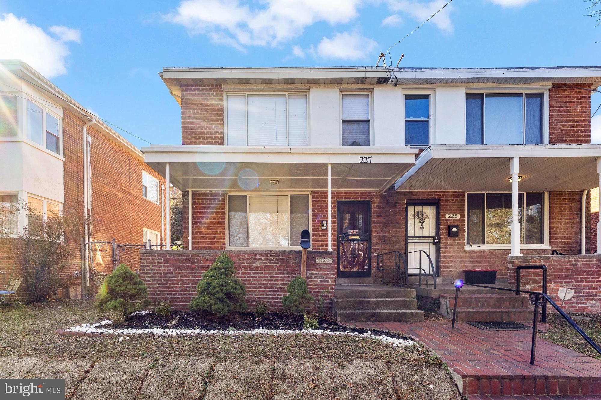 227 HAWAII AVENUE NE