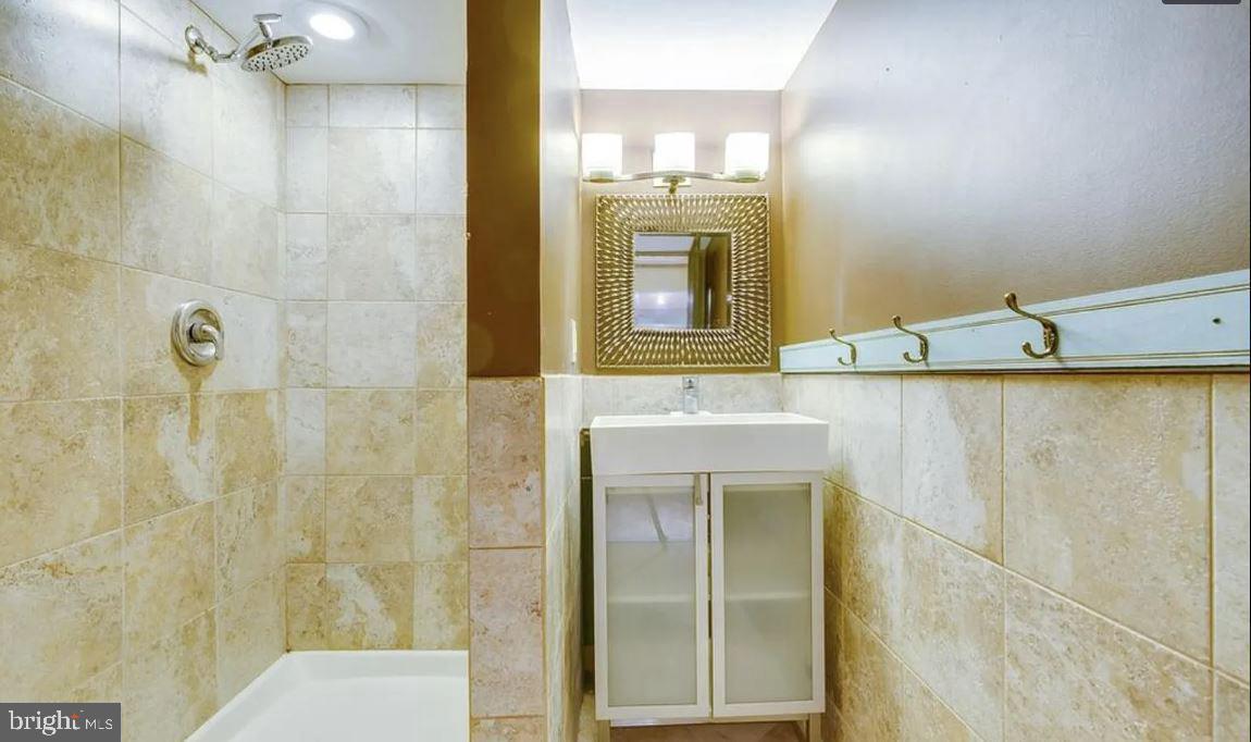 KENSINGTON - Residential Lease