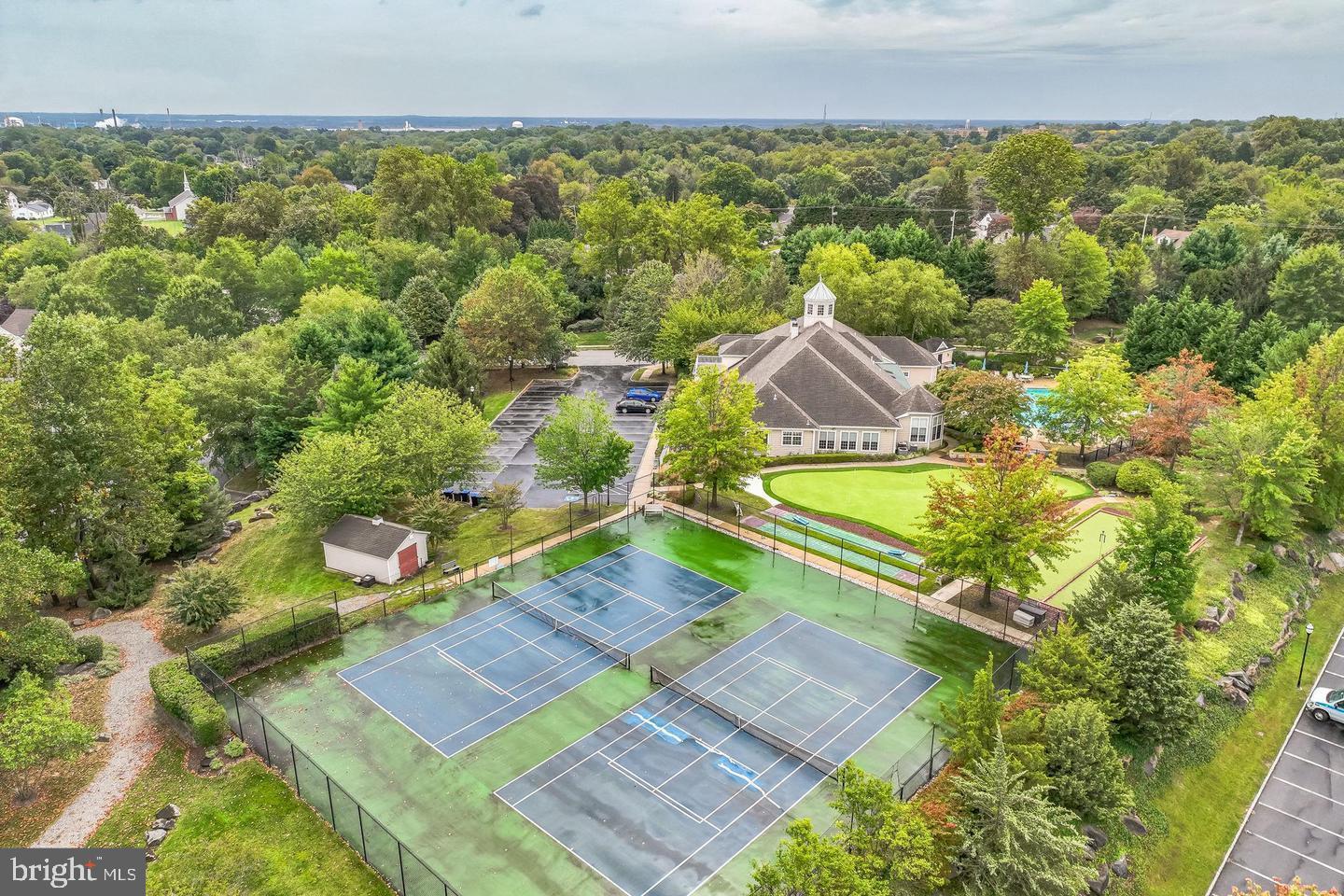 CREEKSIDE VILLAGE - Residential