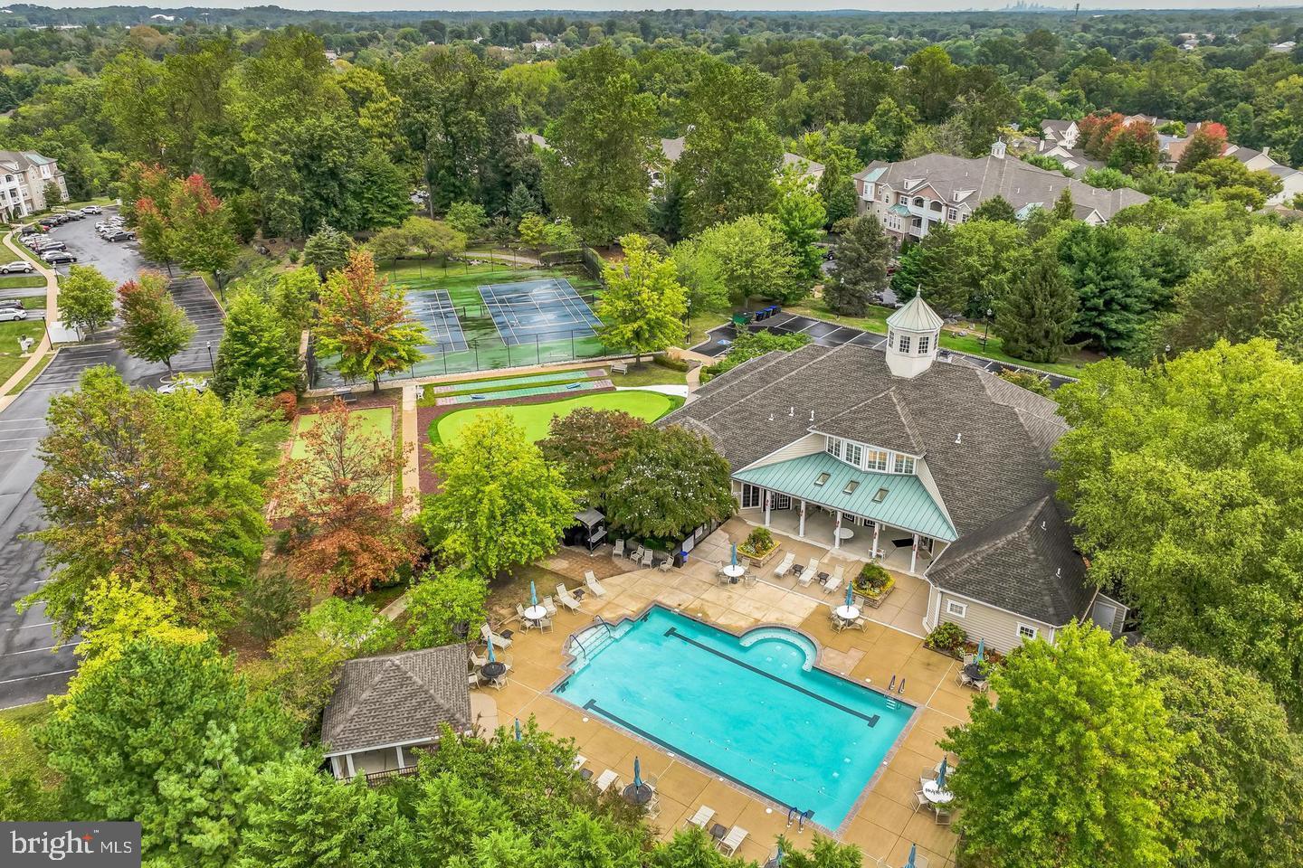 CREEKSIDE VILLAGE - Residential