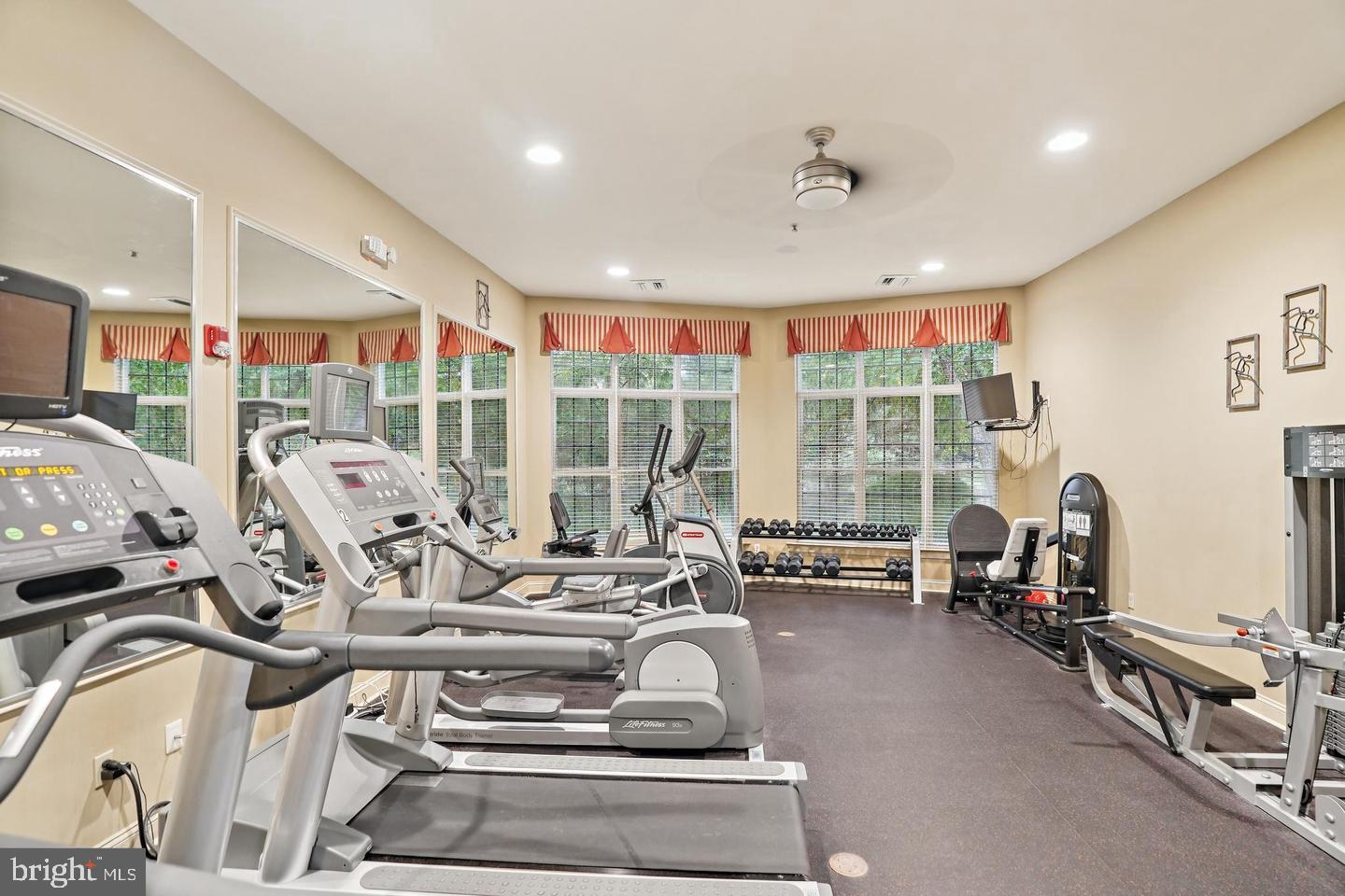 CREEKSIDE VILLAGE - Residential