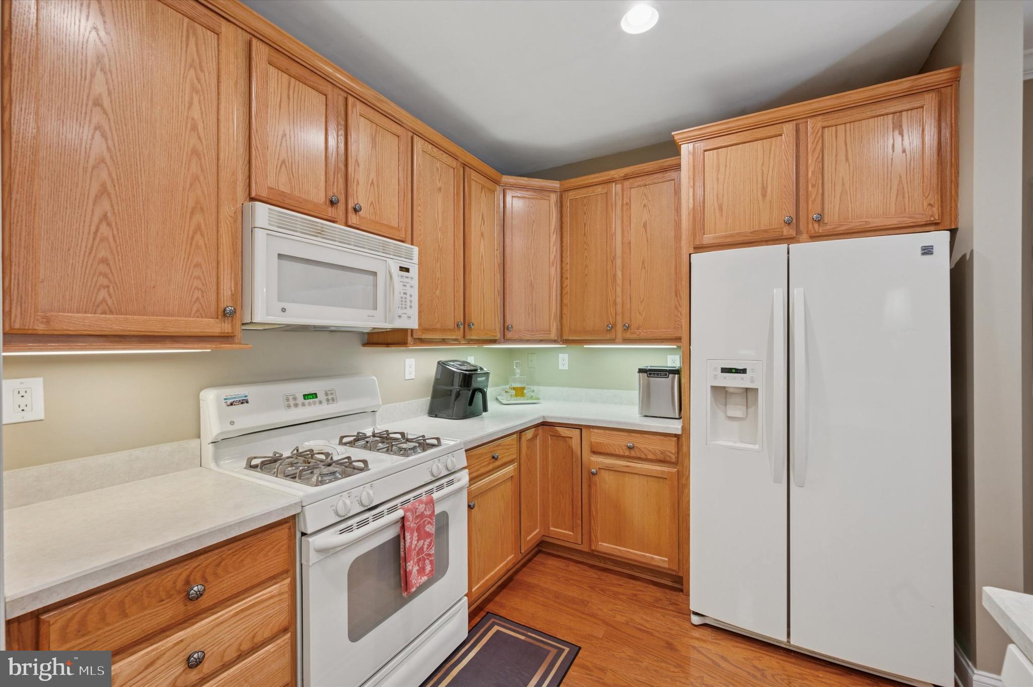 CREEKSIDE VILLAGE - Residential