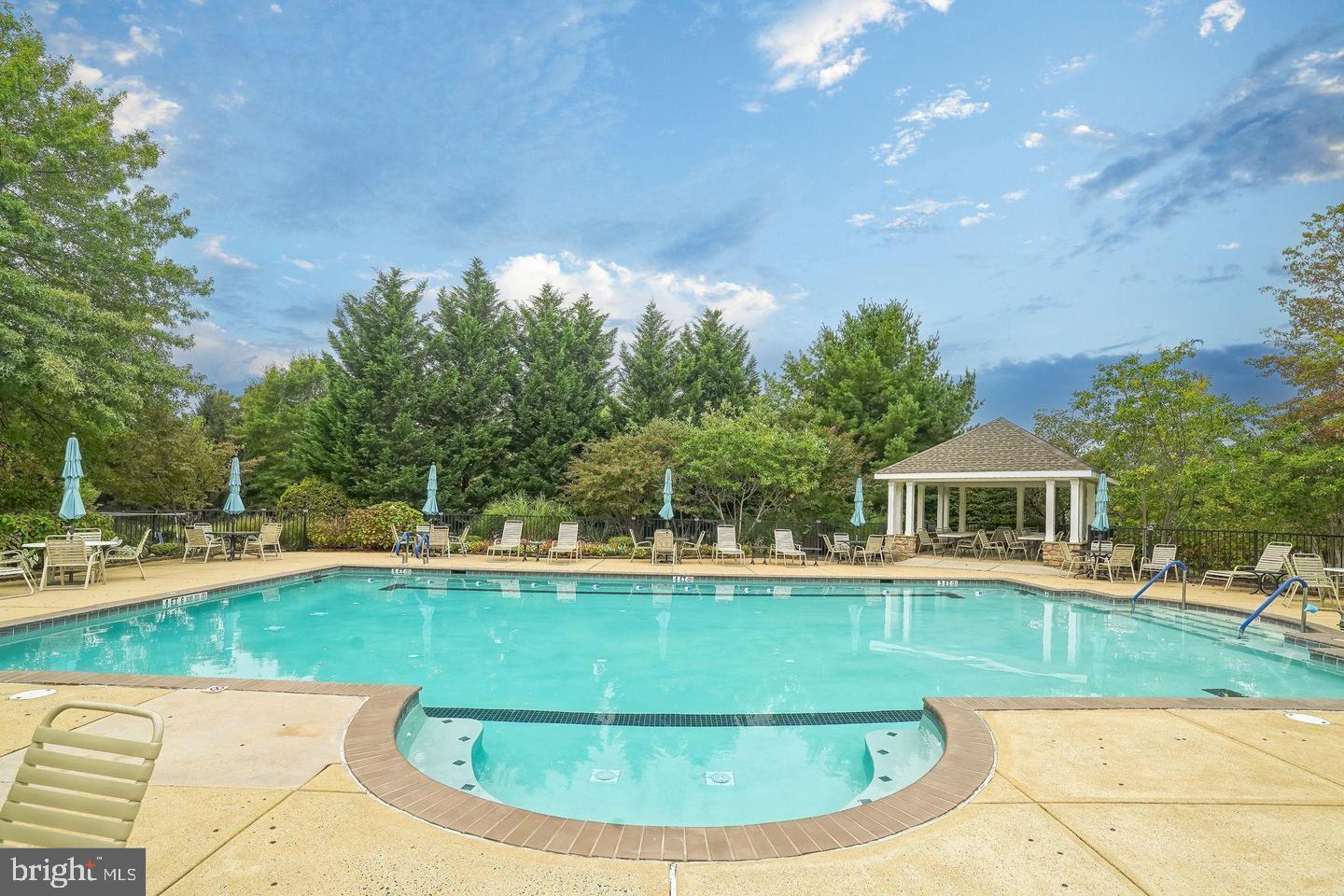 CREEKSIDE VILLAGE - Residential