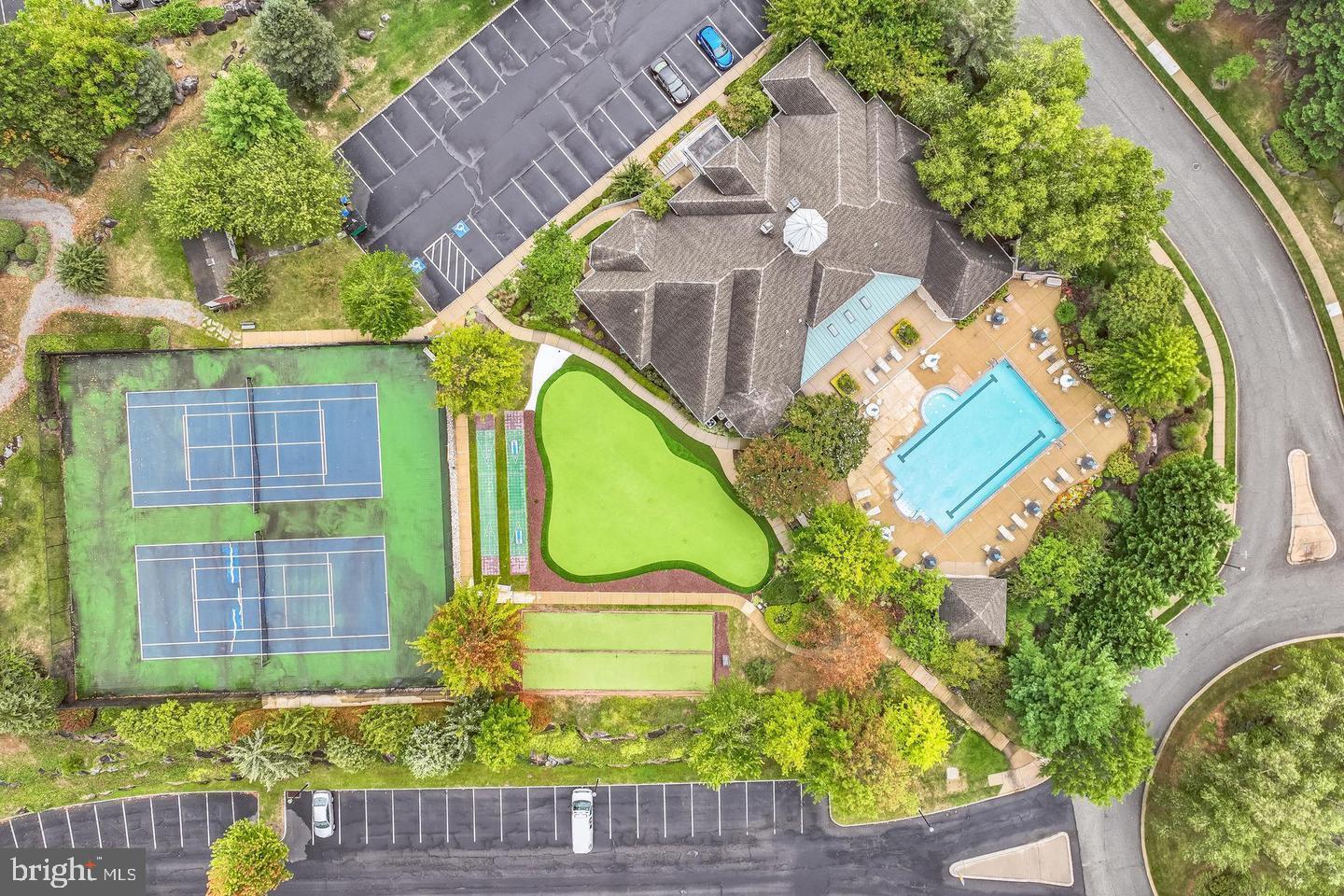 CREEKSIDE VILLAGE - Residential