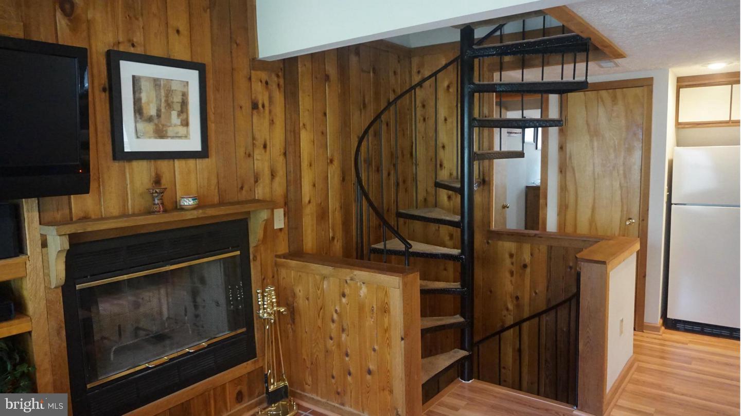 LAKEVIEW PEDESTAL HOMES - Residential