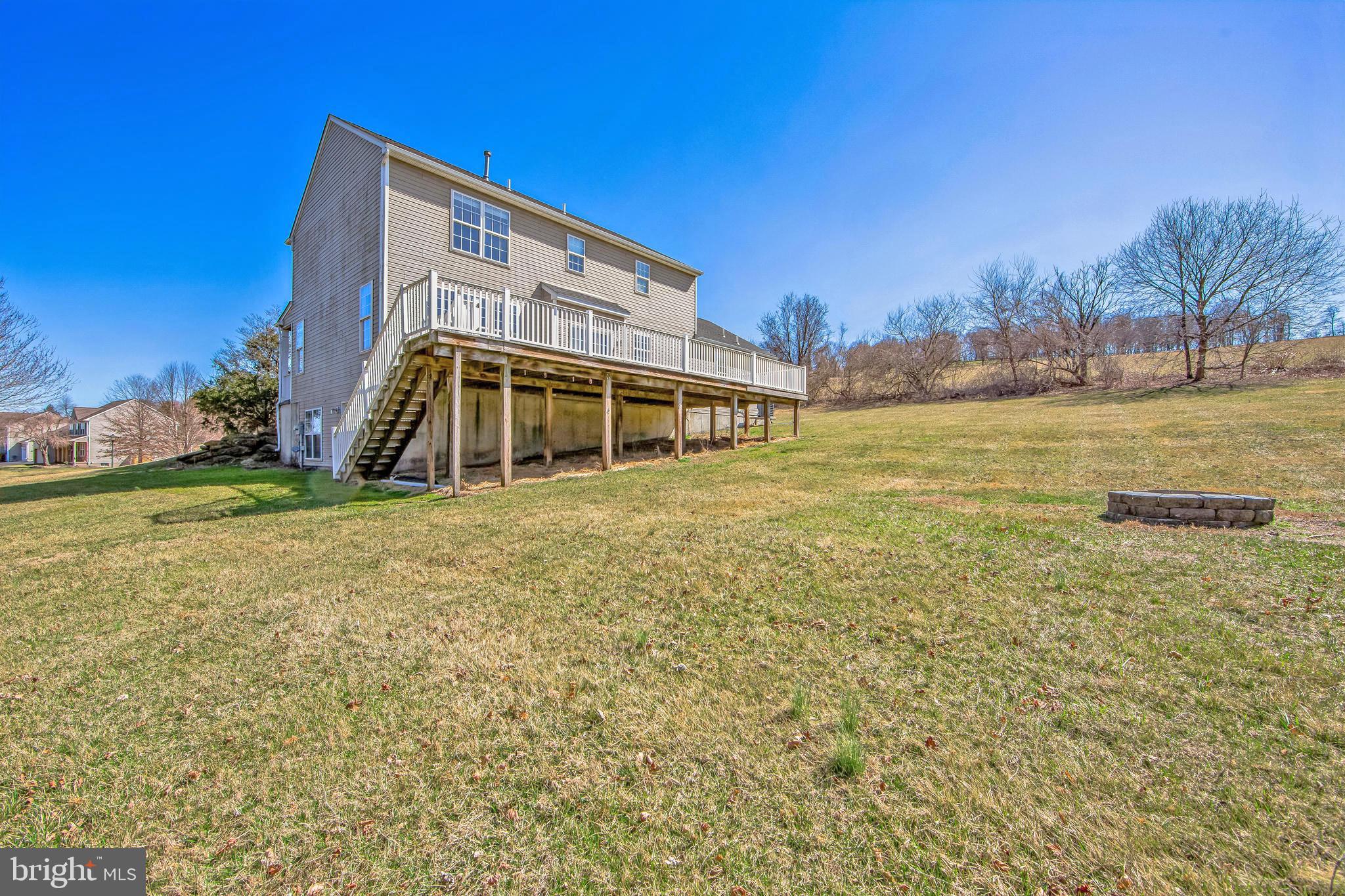 CREEKSIDE KNOLL - Residential