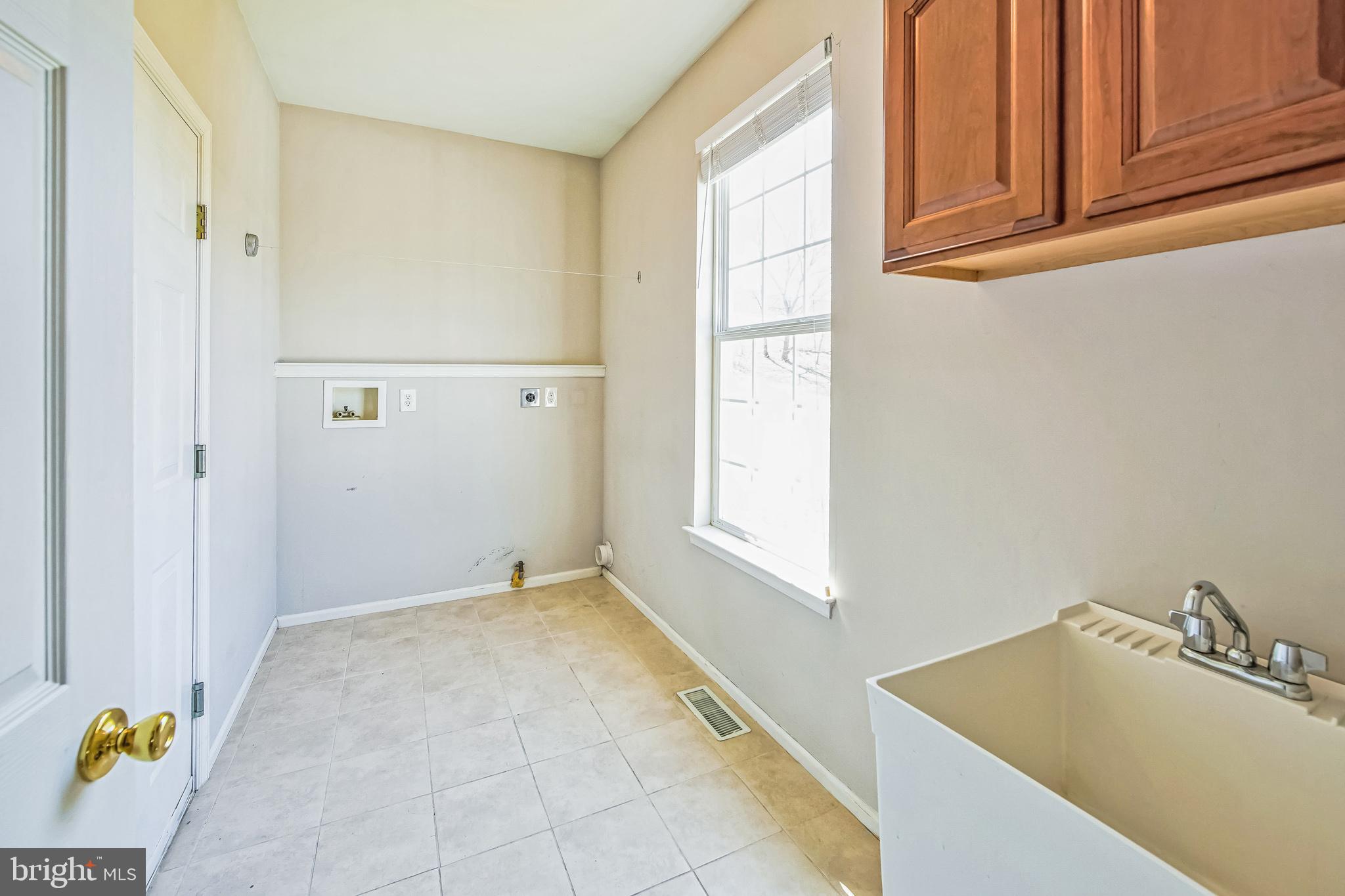 CREEKSIDE KNOLL - Residential