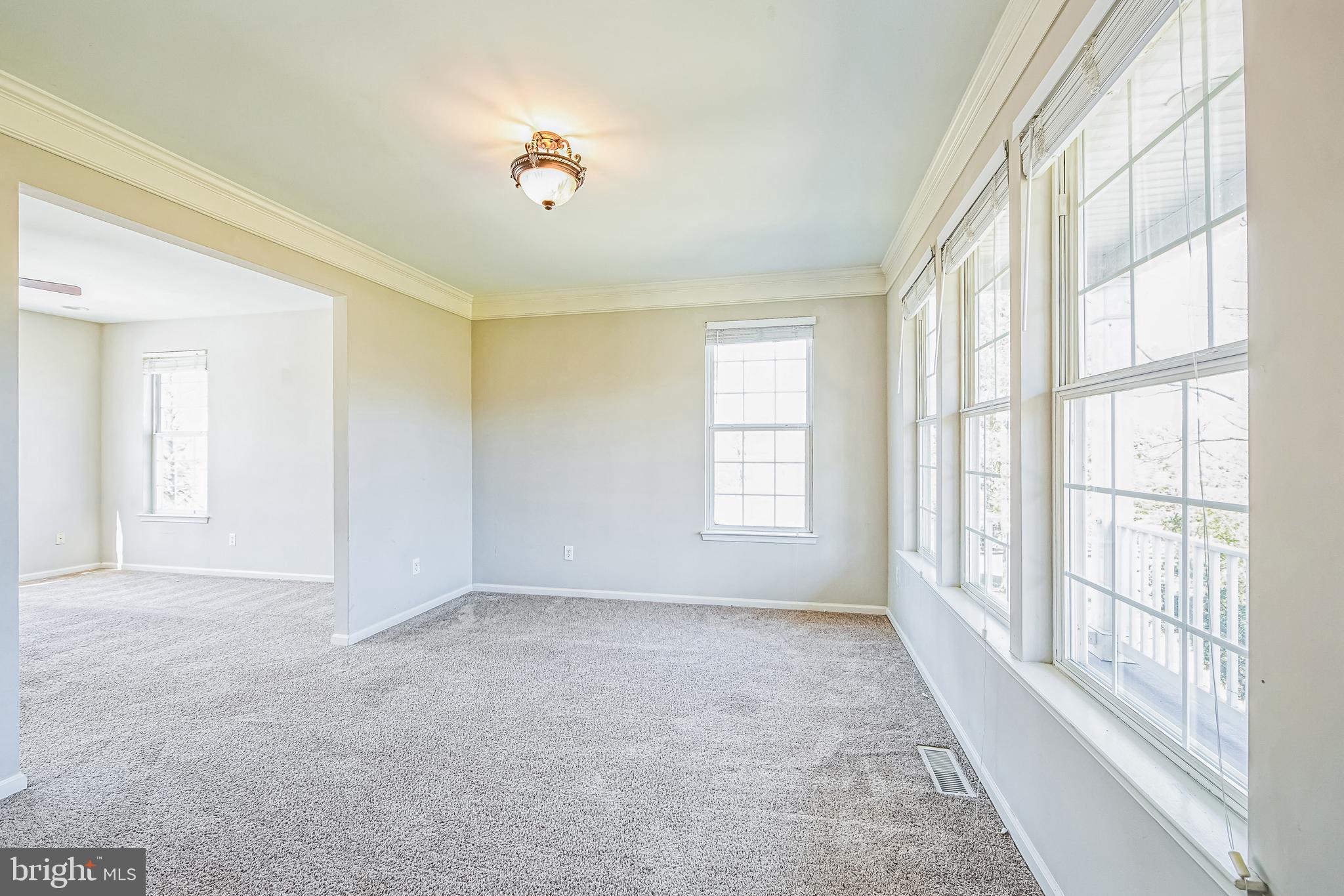 CREEKSIDE KNOLL - Residential