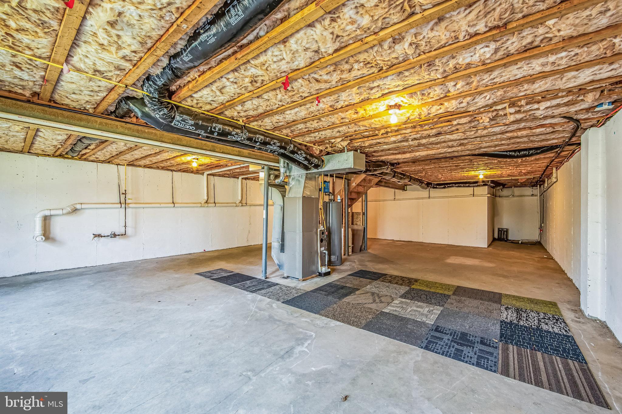 CREEKSIDE KNOLL - Residential